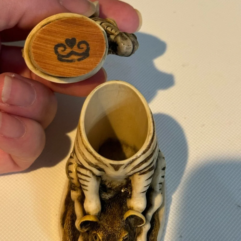Vintage 1997 Harmony Kingdom Driver's Seat Zebra Treasure figurine/ Trinket Box - Picture 6 of 10